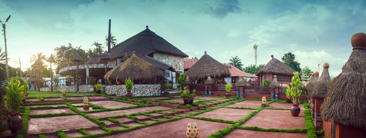 Ike'S Cultural Village Kumasi Extérieur photo